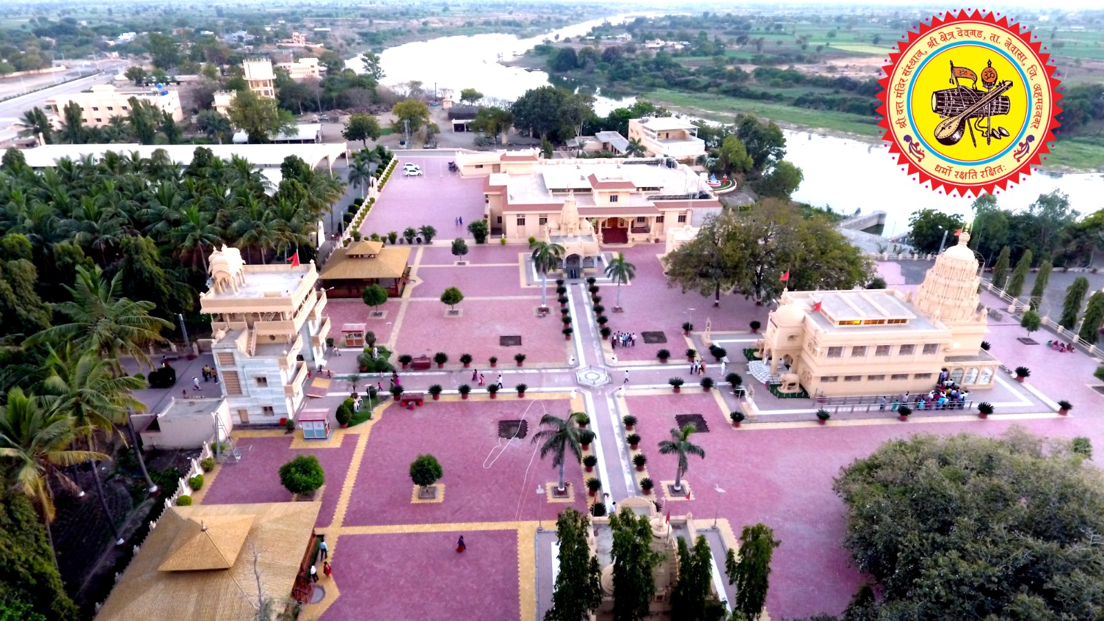 मंदिर परिसर